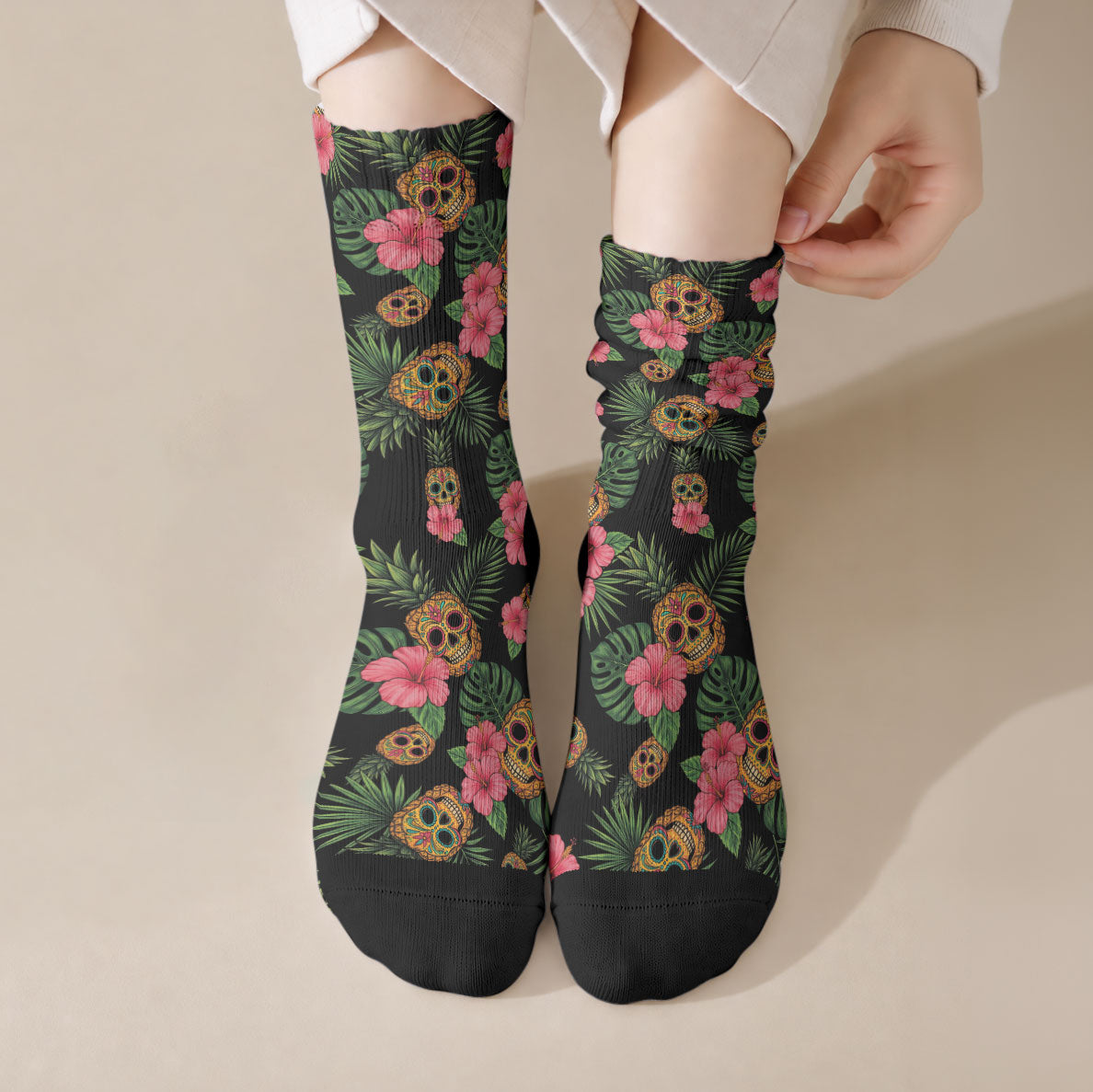 Tropical Calavera Hawaiian Crew Socks Sugar Skull Pineapple Hibiscus Floral DT05 Crew Socks Black - Polynesian Pride