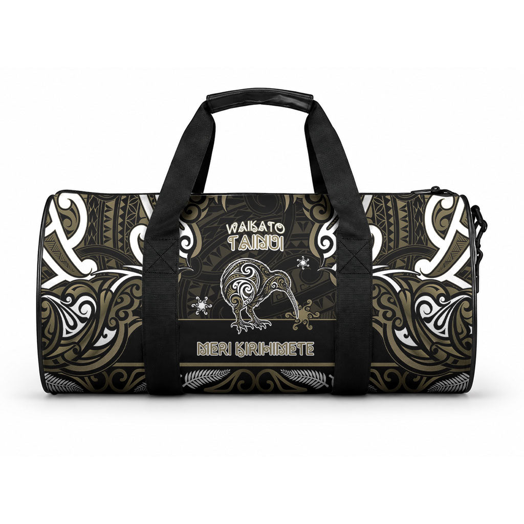Waikato Tainui Aotearoa Meri Kirihimete Duffle Bag Maori Kiwi Bird Silver Fern Koru Pattern DT05 One size Gold - Polynesian Pride