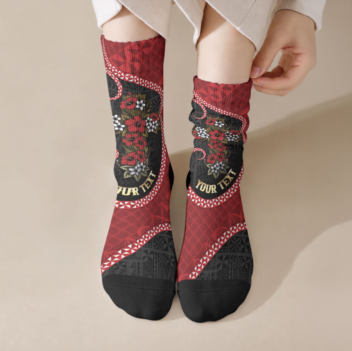 Personalised Tonga Kilisimasi Fiefia Crew Socks Praying Santa Hibiscus Cross DT05 Crew Socks Red - Polynesian Pride