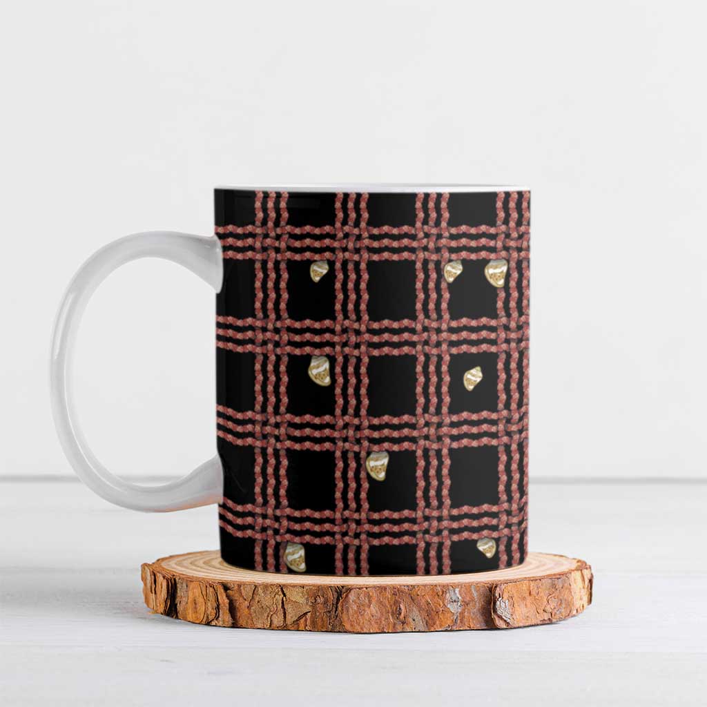 Hawaii Palaka Kahelelani Shell Lei Costume Ceramic Mug Plaid Patterns DT05 Black - Polynesian Pride