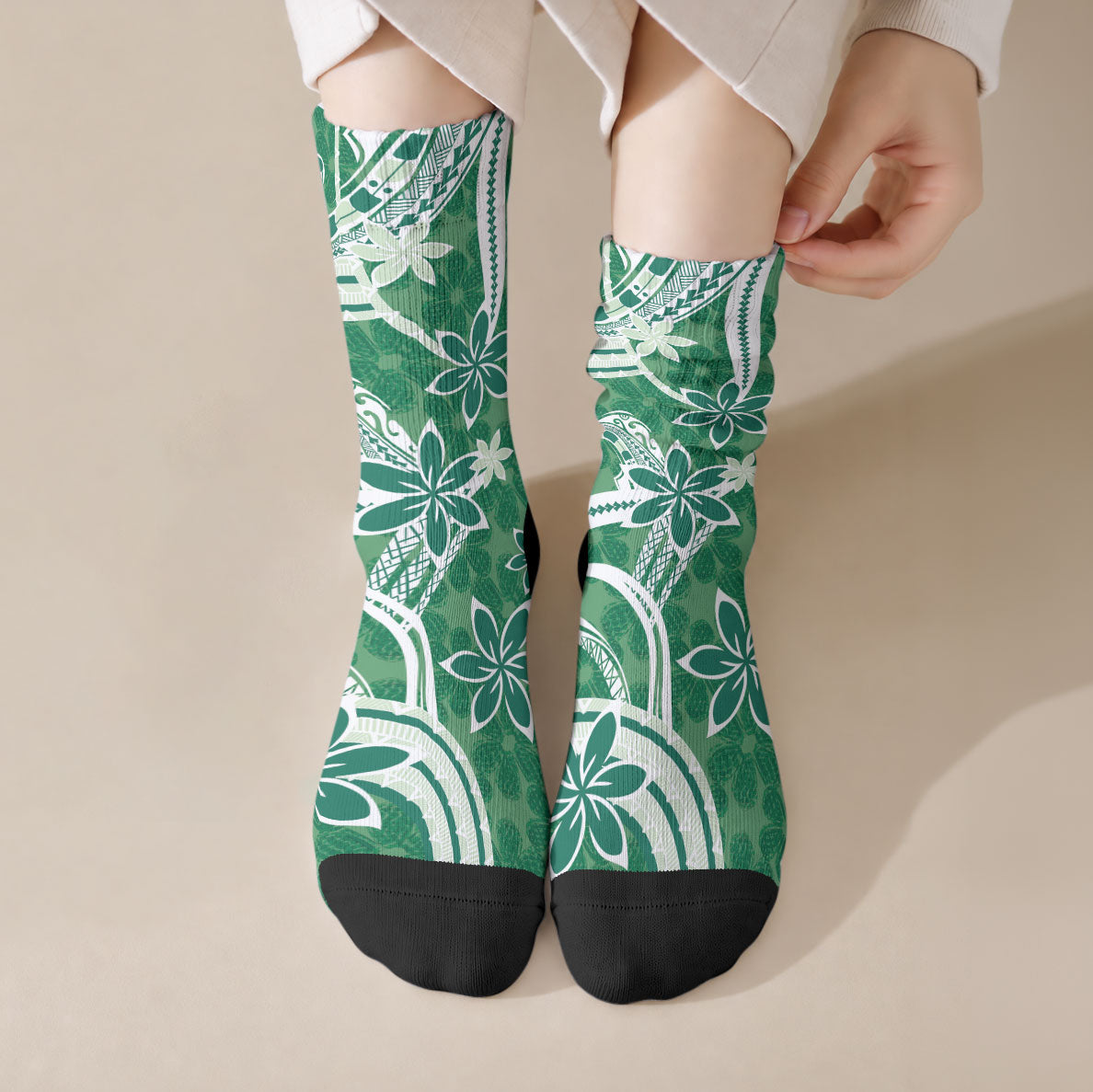 Hawaii Pupuala Plumeria Green Crew Socks Polynesian Pattern LT01 Crew Socks Green - Polynesian Pride