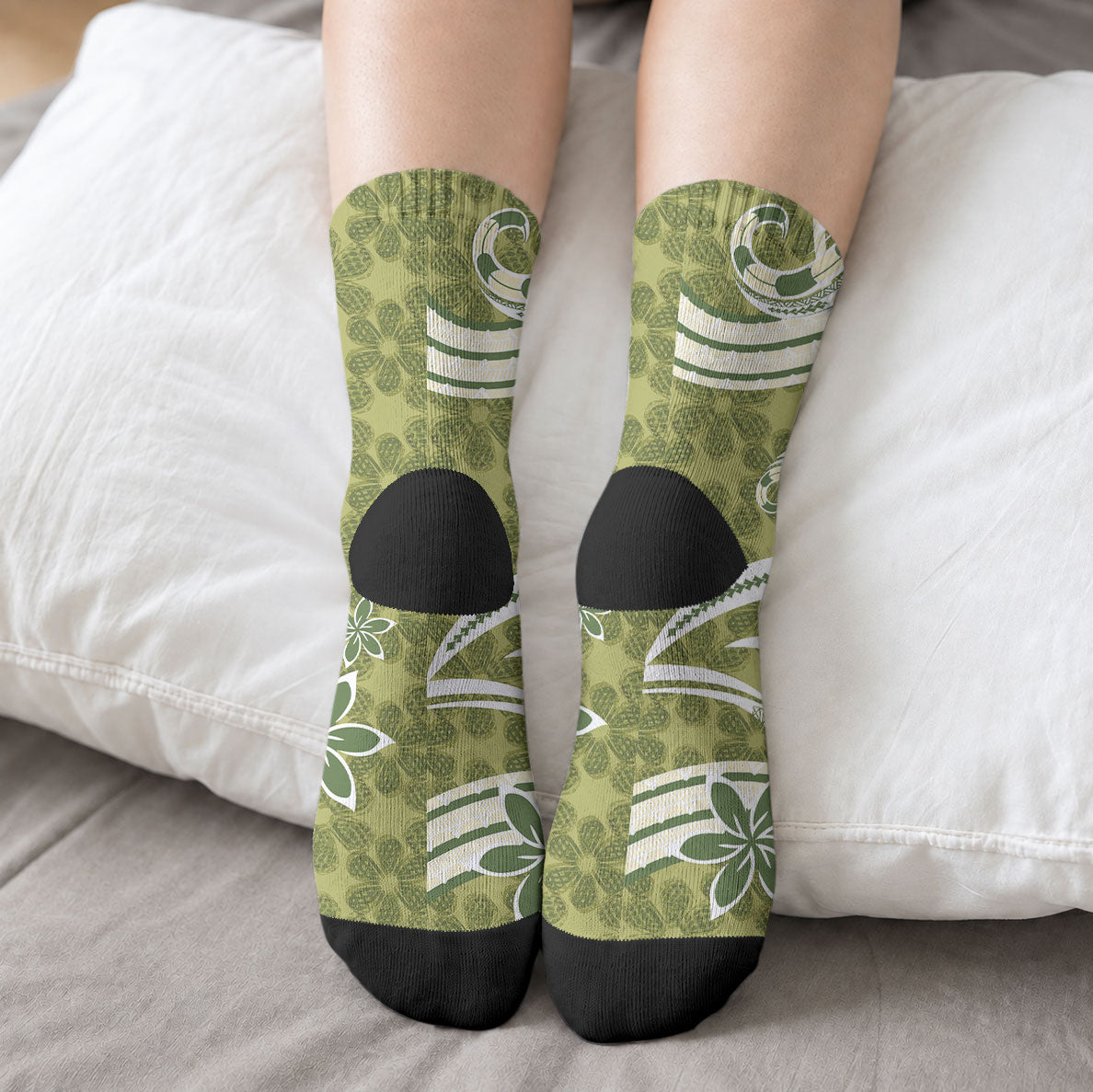Hawaii Pupuala Plumeria Olive Green Crew Socks Polynesian Pattern LT01 - Polynesian Pride