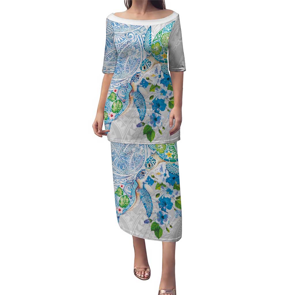 Hawaiian Couple Turtles Honi Puletasi Polynesian Art Motifs and Hibiscus White Blue Color LT03 Long Dress White - Polynesian Pride