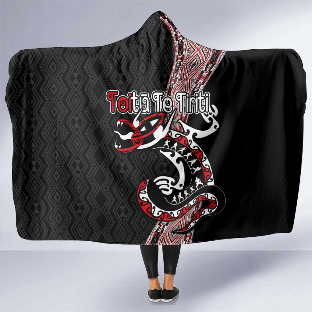 Aotearoa Toitu Te Tiriti Taniko Hooded Blanket Maori Taniwha Haka - Honour the Treaty LT03 One Size Black - Polynesian Pride