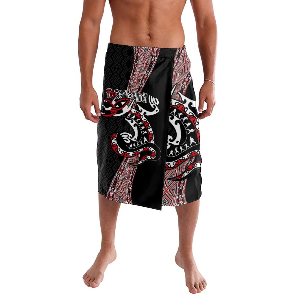 Aotearoa Toitu Te Tiriti Taniko Lavalava Maori Taniwha Haka - Honour the Treaty LT03 Black - Polynesian Pride