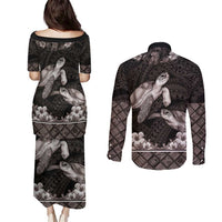 Hawaiian Lei Turtle and Plumeria Couples Matching Puletasi and Long Sleeve Button Shirt Polynerian Art Tattoo-Grayscale Mode LT03 - Polynesian Pride