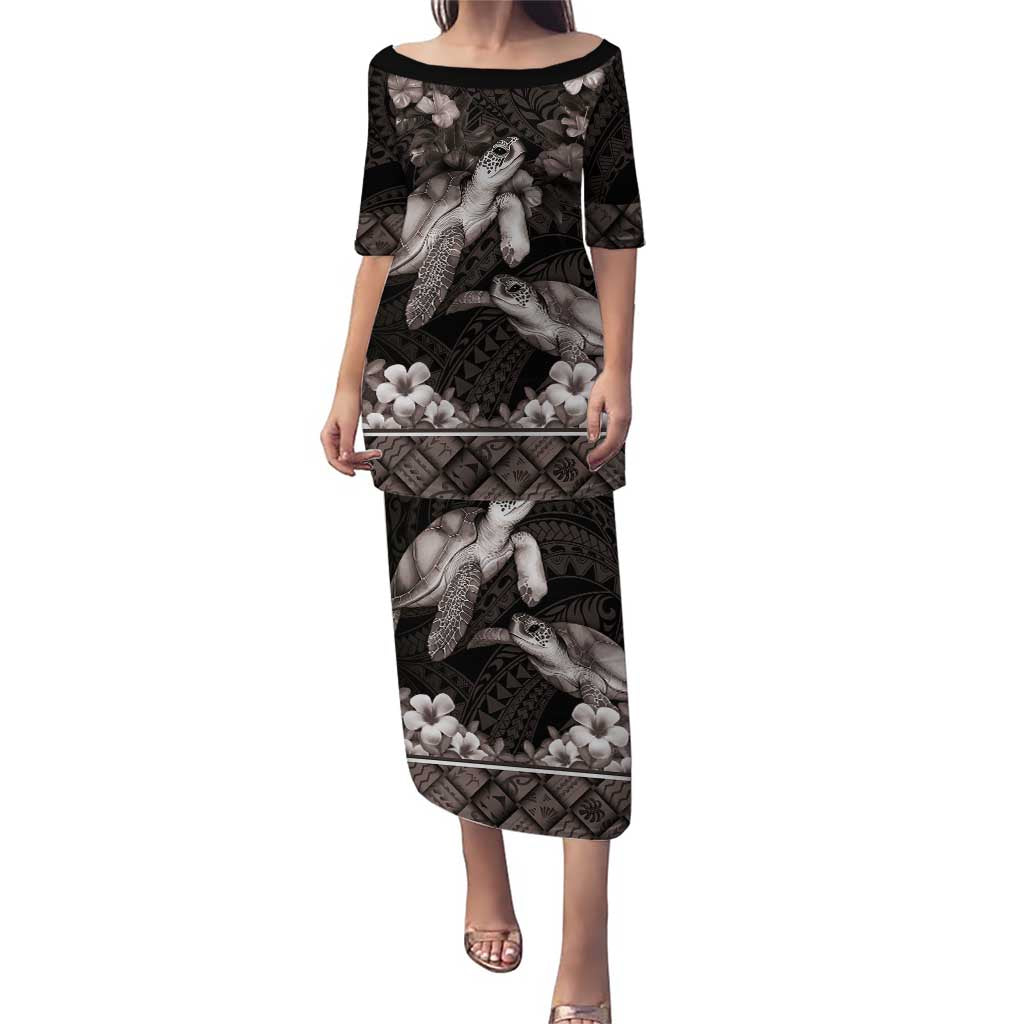 Hawaiian Lei Turtle and Plumeria Puletasi Polynerian Art Tattoo-Grayscale Mode LT03 Long Dress Black - Polynesian Pride