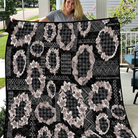 Hawaiian Leis Quilt Kakau Tattoos and Palaka Pastel Grayscale LT03 Black - Polynesian Pride