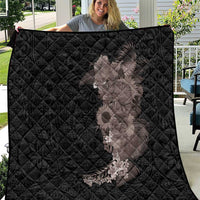 Hawaiian Tropical Plants and Chameleon Quilt Polynesian Art Grayscale LT03 Black - Polynesian Pride