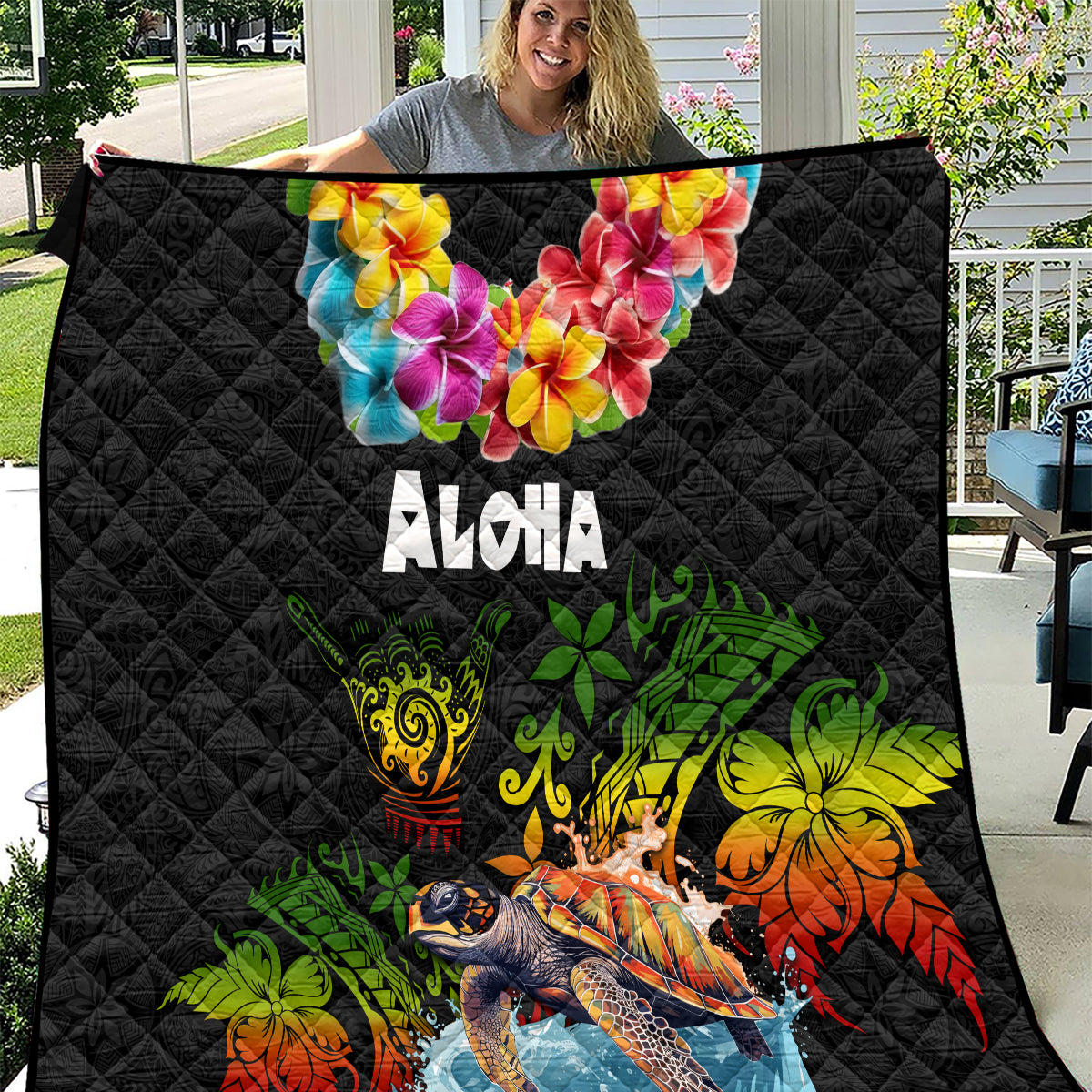Hawaii Lei Day Quilt Hibiscus Wreath and Polynesian Pattern LT03 Black - Polynesian Pride