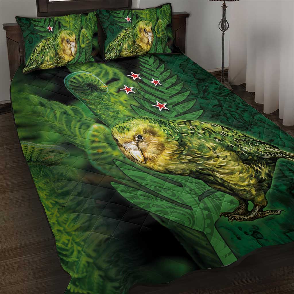 New Zealand Kākāpō Quilt Bed Set Silver Fern with Close up of Green Fern Leaves and Maori Tattoo