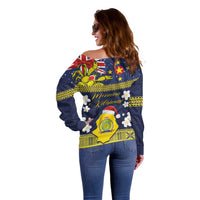 Niue Monuina e Kilisimasi Off Shoulder Sweater Christmas Uga - Niue Map and Emblem with Hiapo Art Pattern LT03 - Polynesian Pride