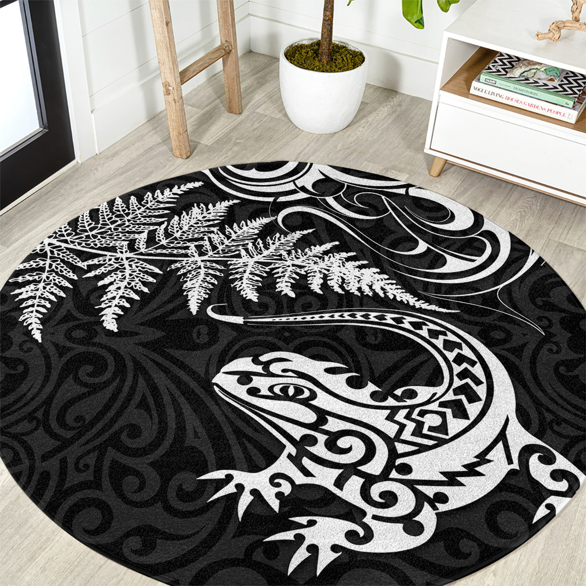 New Zealand Tuatara Tribal Tattoo Round Carpet Silver Fern and Maori Pattern Black Color