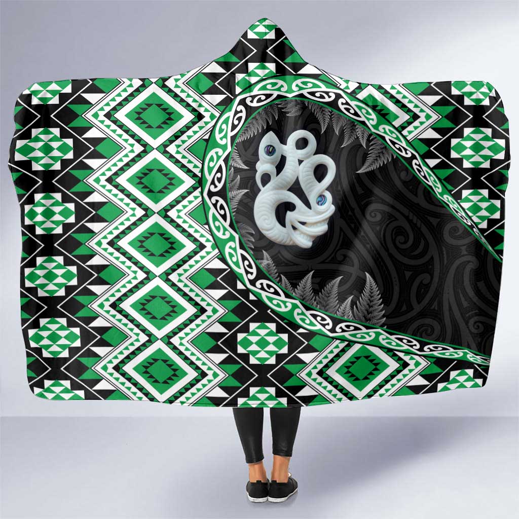 Green Taniko Motif Aotearoa Manaia and Silver Fern Hooded Blanket LT03 One Size Green - Polynesian Pride