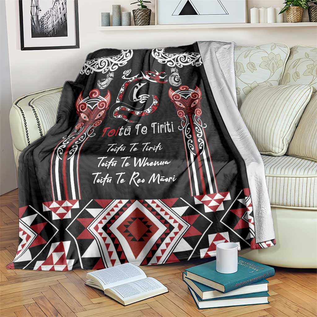 Aotearoa Toitu Te Tiriti-Maori Taniwha Blanket Toitu Te Whenua Toitu Te Reo Maori LT03 Black - Polynesian Pride