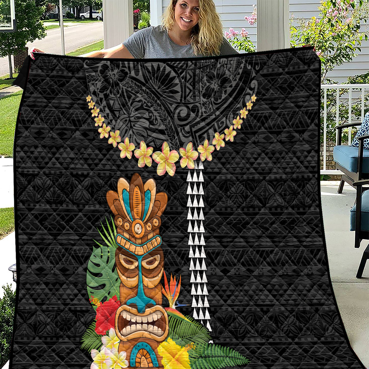 Hawaii Plumeria Lei Quilt Tiki and Kakau Pattern Black Color