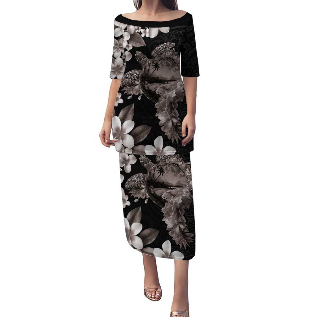 Hawaiian Lei Day Puletasi Plumeria and Turtle with Polynesian Tribal Pattern Grayscale Color LT03 Long Dress Black - Polynesian Pride