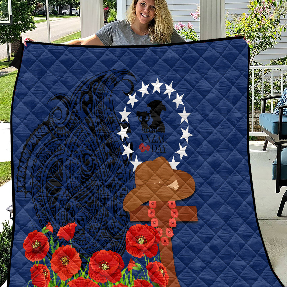 Cook Islands ANZAC Day Quilt Soldier Paying Respect We Shall Remember Them LT03 Blue - Polynesian Pride