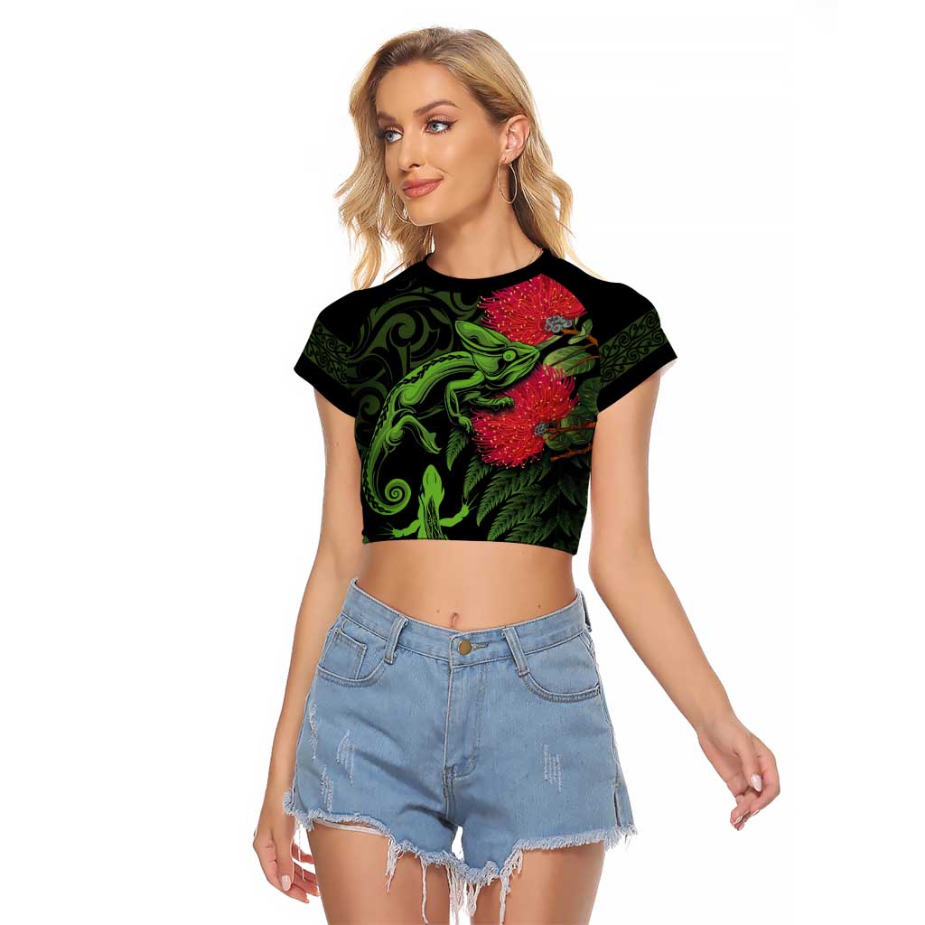 New Zealand Chameleon and Gecko Raglan Cropped T Shirt Maori Silver Fern and Pohutukawa Decoration