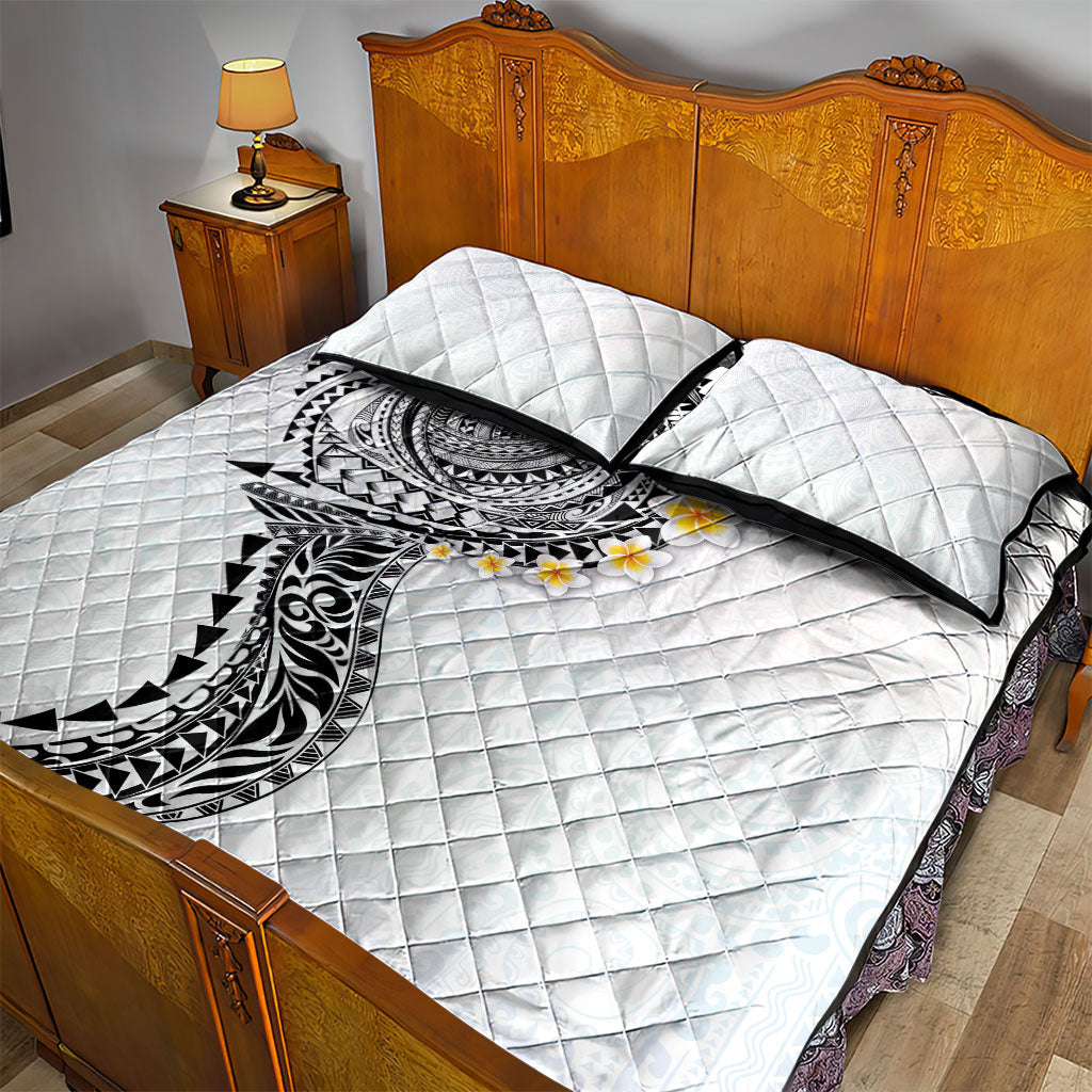 Hawaiian Tribal Tattoo and Plumeria Quilt Bed Set Polynesian Pattern White Color
