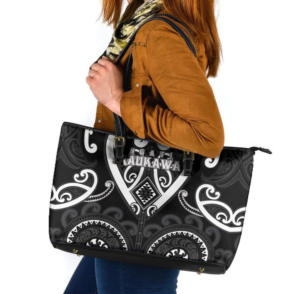 Aotearoa Ngati Raukawa Leather Tote Bag Maori Tribal Pattern LT05 Black - Polynesian Pride