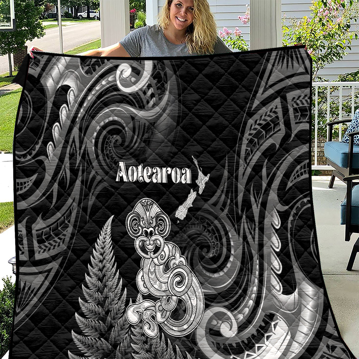 New Zealand Maori Taniwha Quilt Silver Fern Black Version