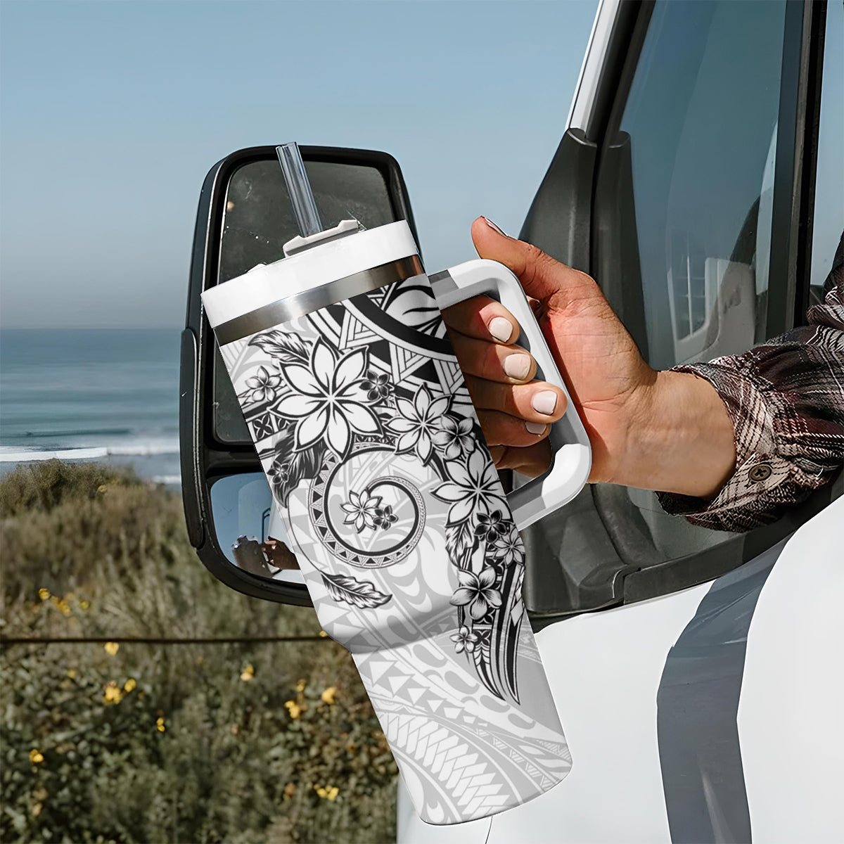 White Polynesian Pattern With Plumeria Flowers Tumbler With Handle LT05 - Polynesian Pride