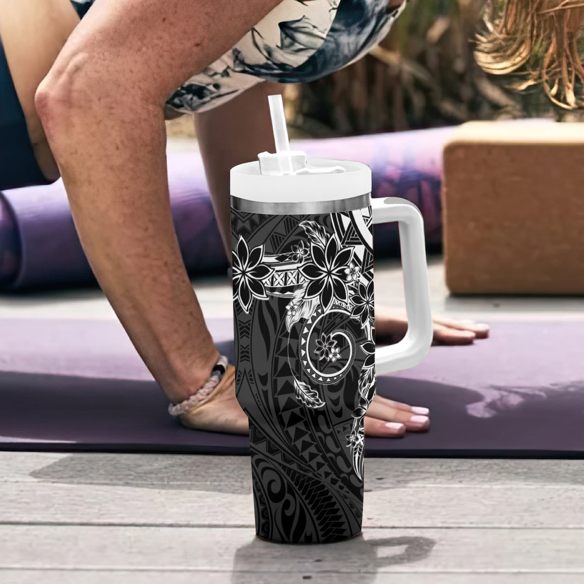 Black Polynesian Pattern With Plumeria Flowers Tumbler With Handle LT05 - Polynesian Pride
