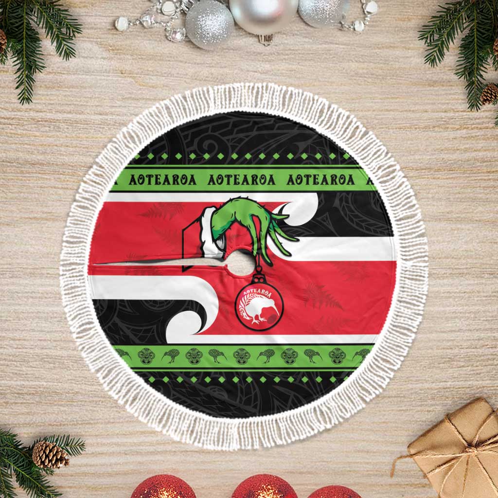 New Zealand Funny Christmas Tree Skirt Maori Tiki LT05 Fringed Black - Polynesian Pride
