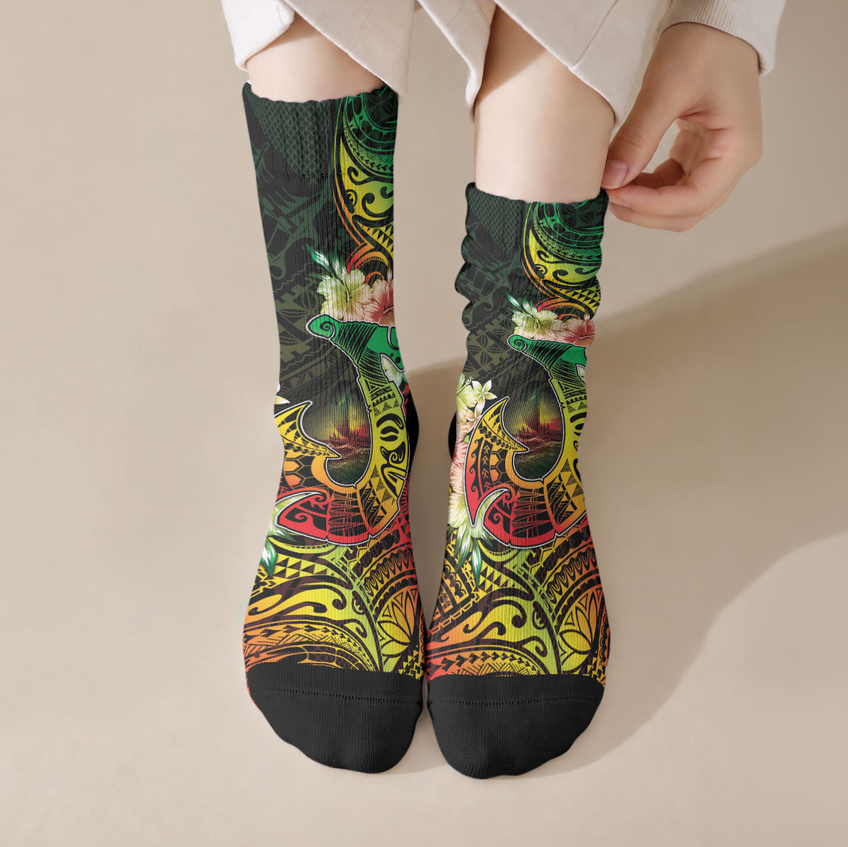 Hawaii Discoverers Day Crew Socks Polynesian Fish Hook With Hibiscus Reggae LT05 Crew Socks Reggae - Polynesian Pride