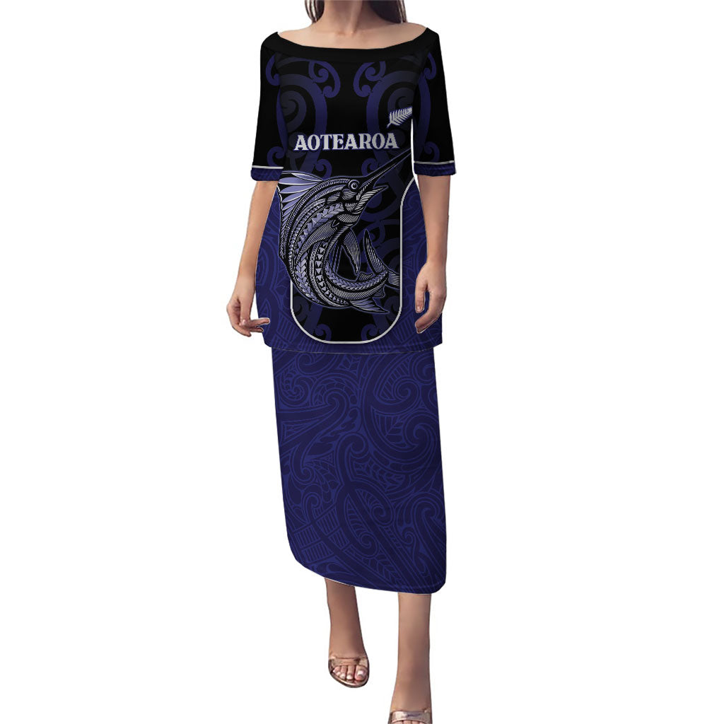 Personalised New Zealand Aotearoa Puletasi Blue Marlin Fishing Maori Pattern LT05 Long Dress Black - Polynesian Pride