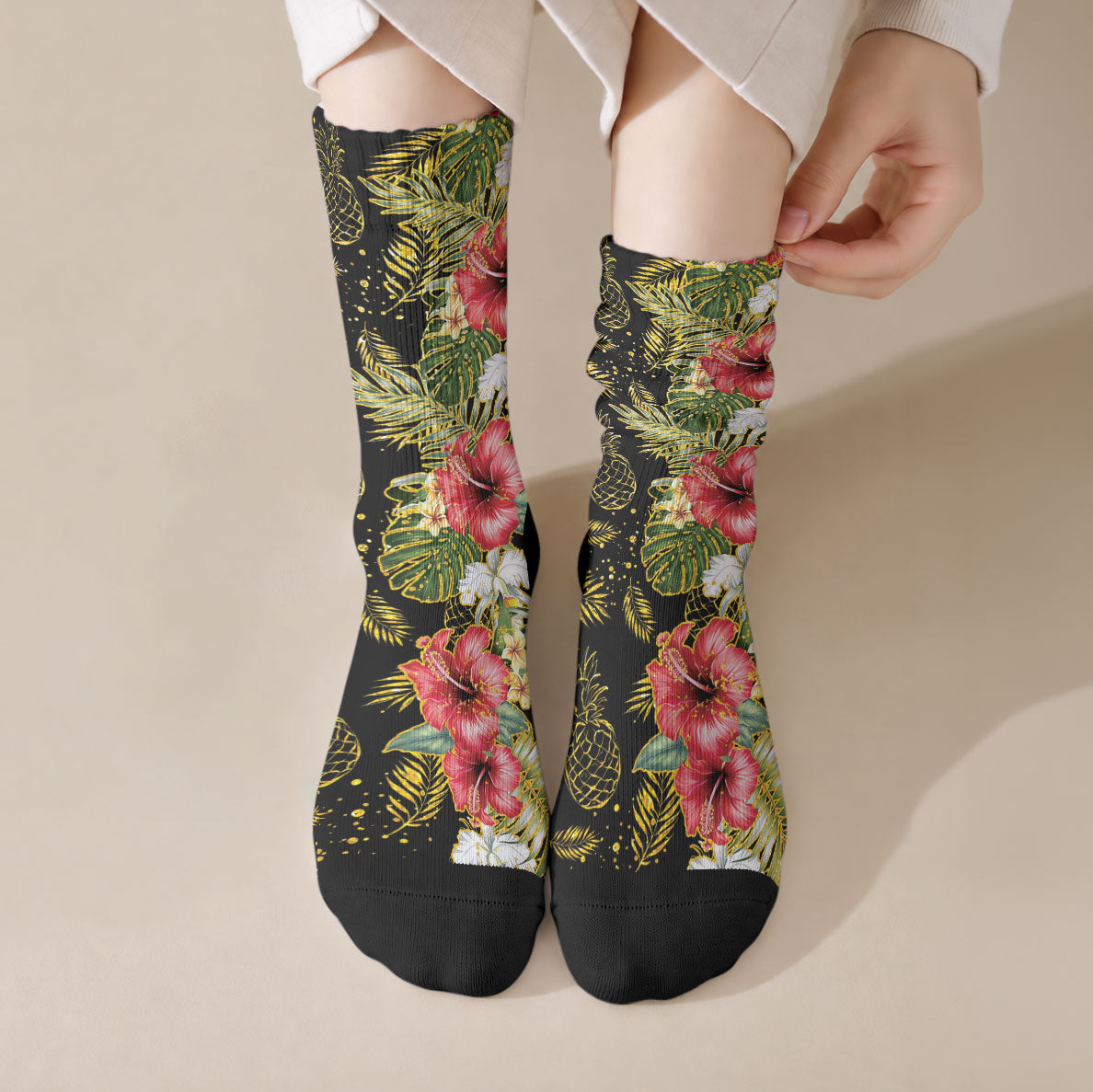 Hawaii Discoverers Day Crew Socks Tropical Hibiscus Glitter Black LT05 Crew Socks Black - Polynesian Pride