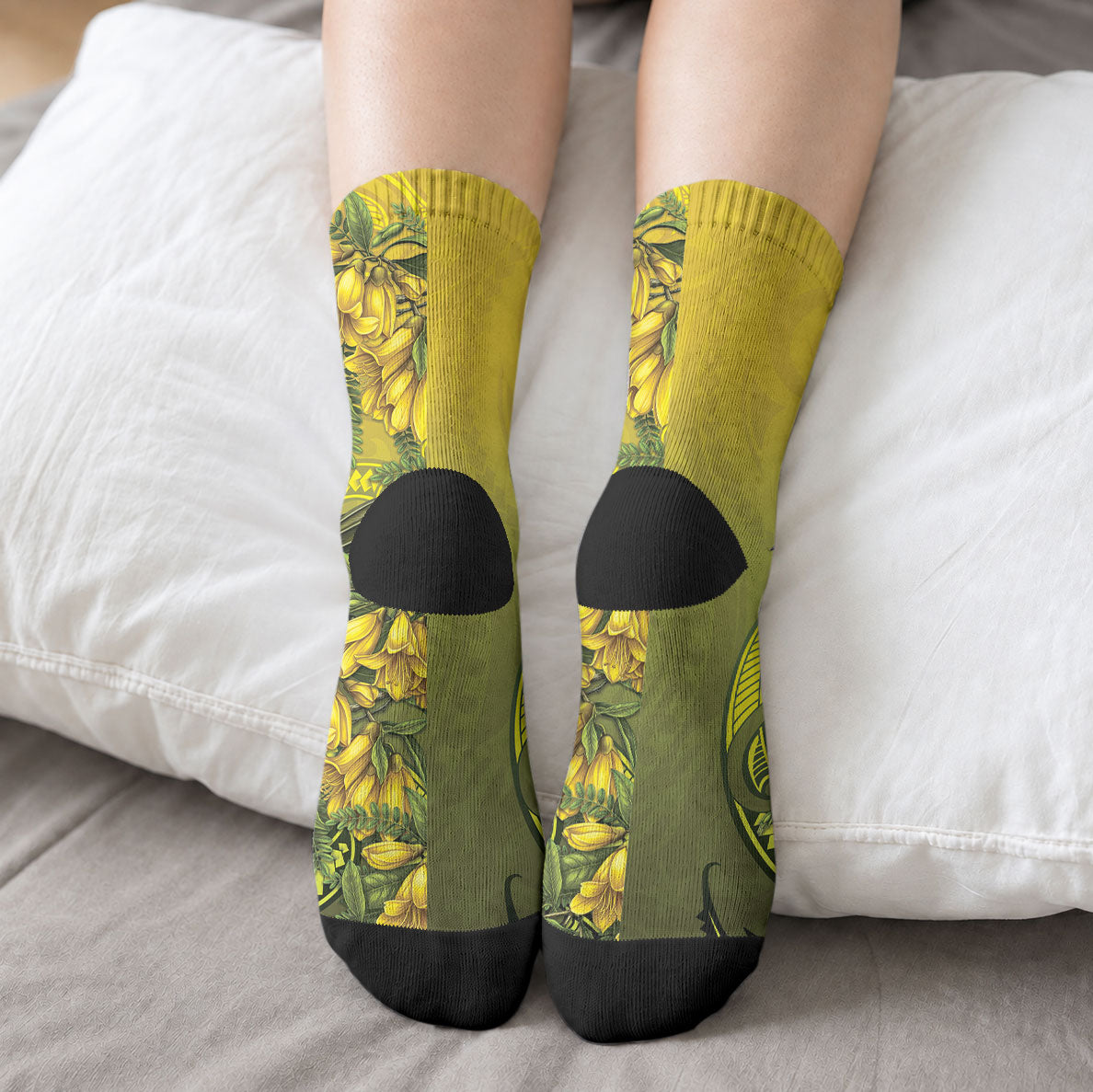 New Zealand Bellbird Crew Socks With Kowhai Flowers LT05 - Polynesian Pride