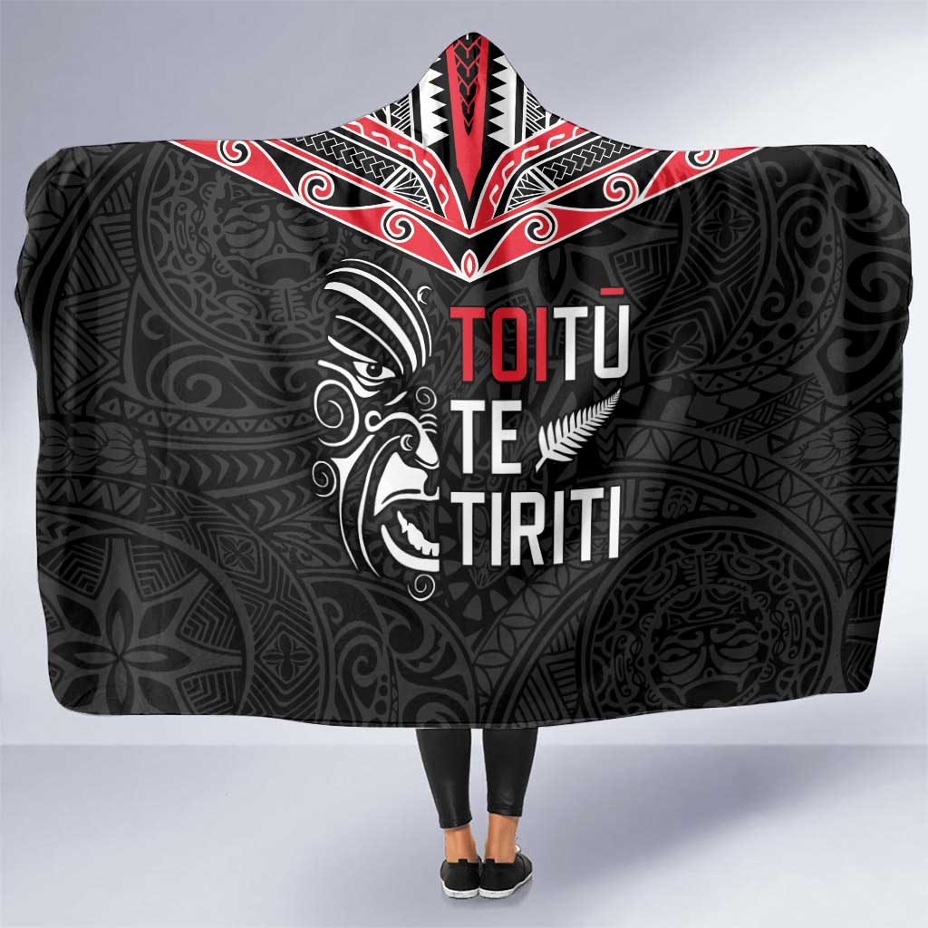 Aotearoa Toitu Te Tiriti Hooded Blanket New Zealand Honour The Treaty LT05 One Size Black - Polynesian Pride