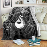 New Zealand Maori Blanket Poutama Manaia Black Paua Shell LT05 Black - Polynesian Pride