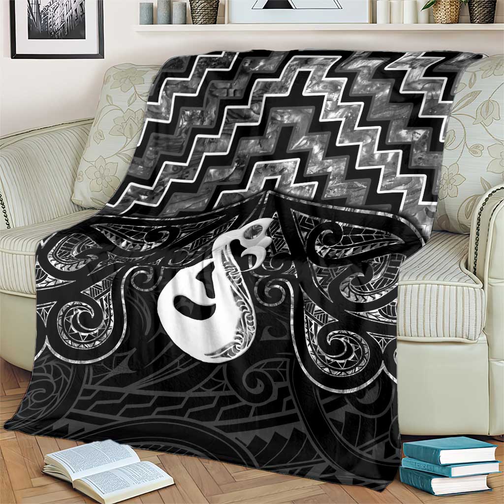 New Zealand Maori Blanket Poutama Manaia Black Paua Shell LT05 - Polynesian Pride