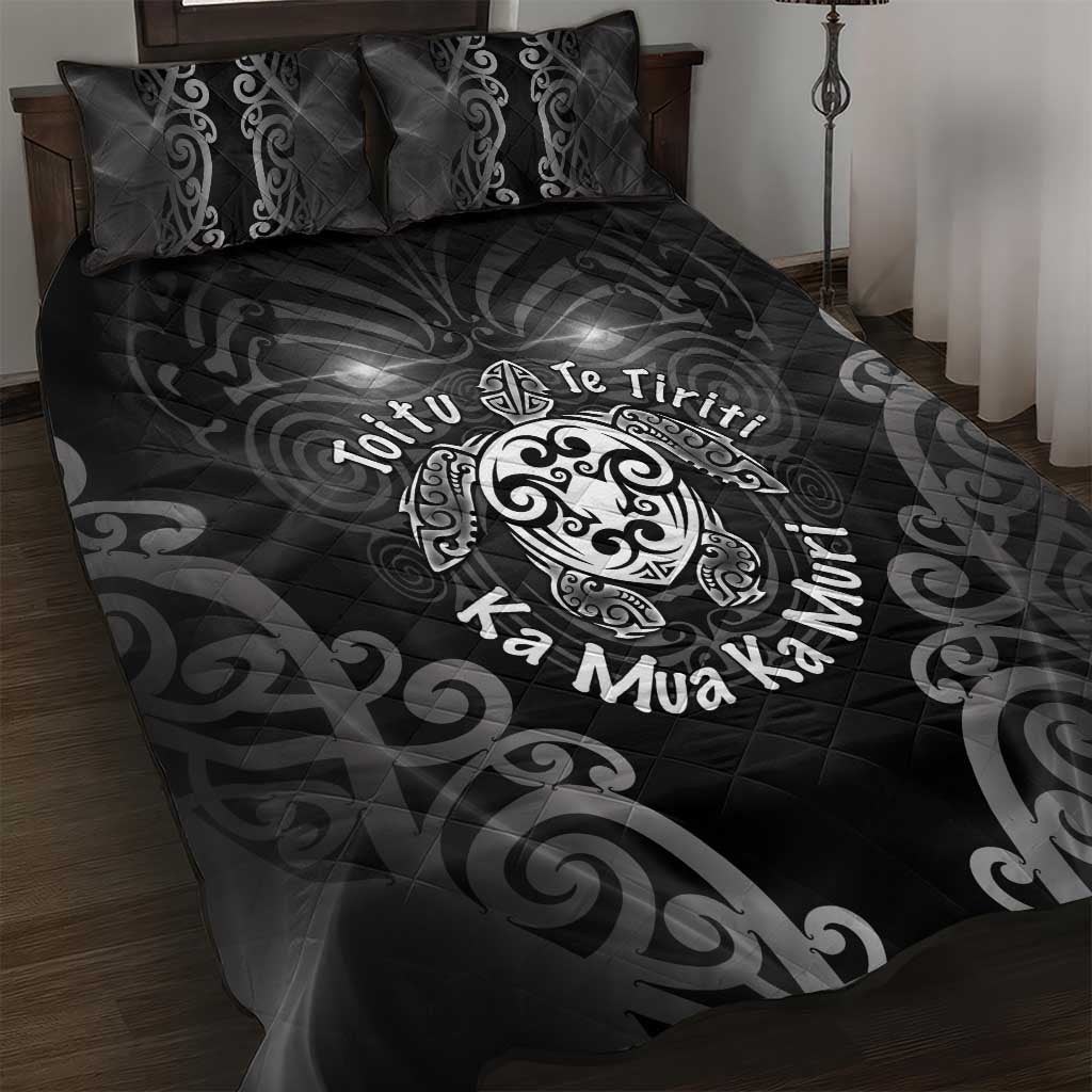 Aotearoa Toitu Te Tiriti Quilt Bed Set Ka Mua Ka Muri LT05 Black - Polynesian Pride