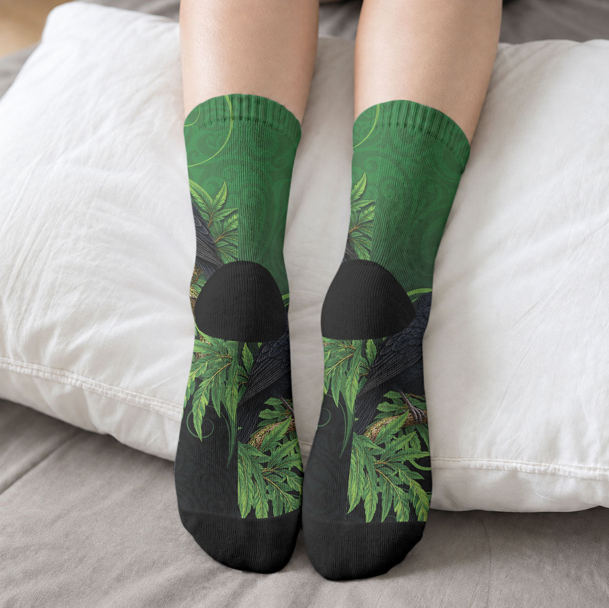 New Zealand Black Robin Crew Socks Karure Maori Koru Art Tattoo LT05 - Polynesian Pride