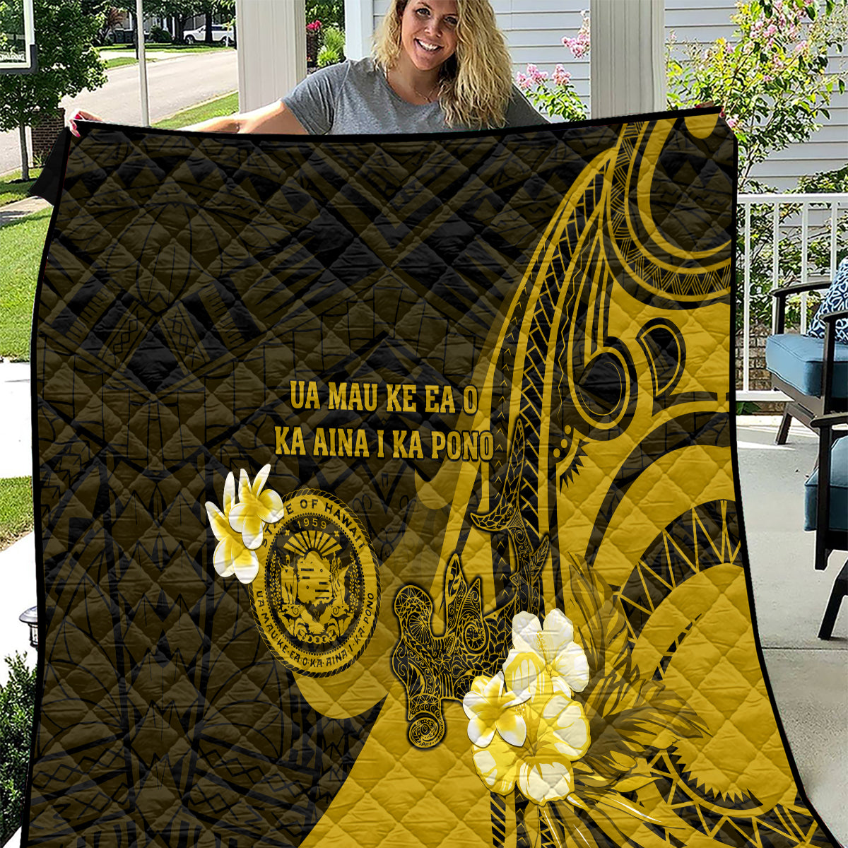 Hawaii State Motto Quilt Hawaiian Tribal Gold Hammerhead Shark LT05 Gold - Polynesian Pride