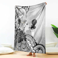 Aotearoa Maori Wahine Blanket Fantail Bird Black Gold Marble LT05 - Polynesian Pride