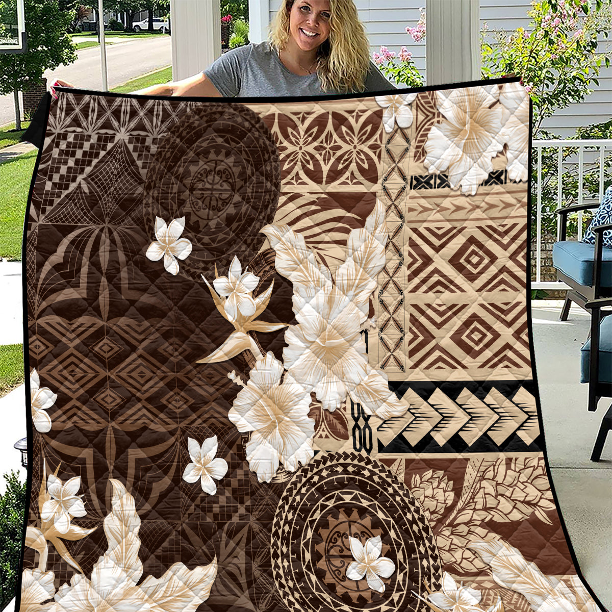 Samoa Siapo Pattern With Brown Hibiscus Quilt