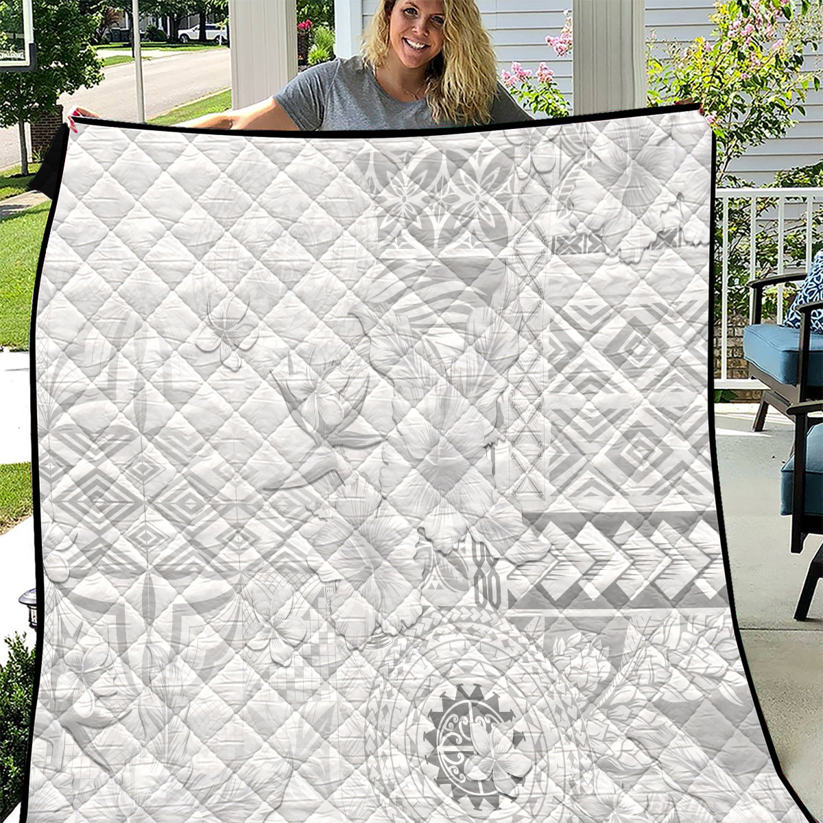 Samoa Siapo Pattern With White Hibiscus Quilt LT05 White - Polynesian Pride
