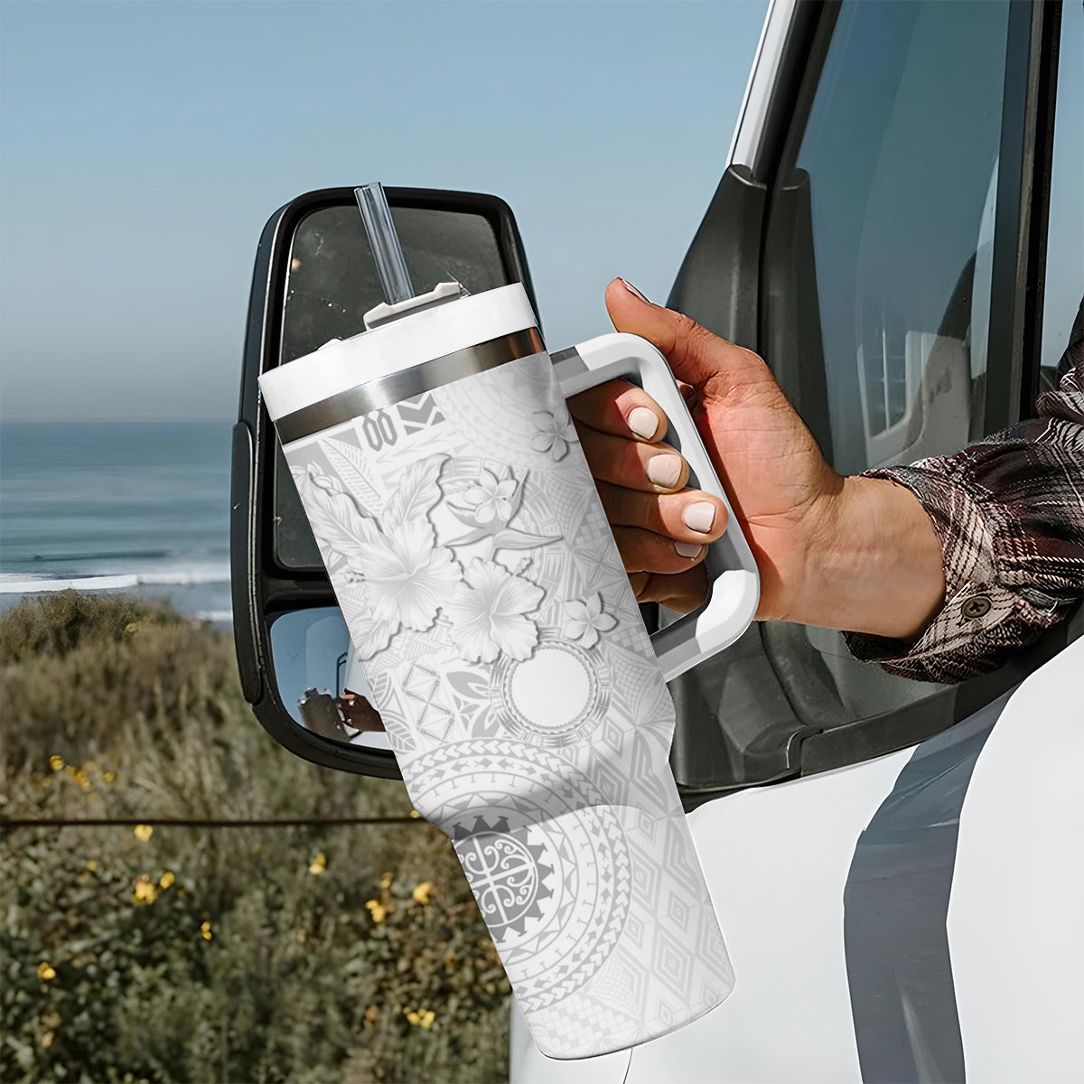 Samoa Siapo Pattern With White Hibiscus Tumbler With Handle LT05 - Polynesian Pride