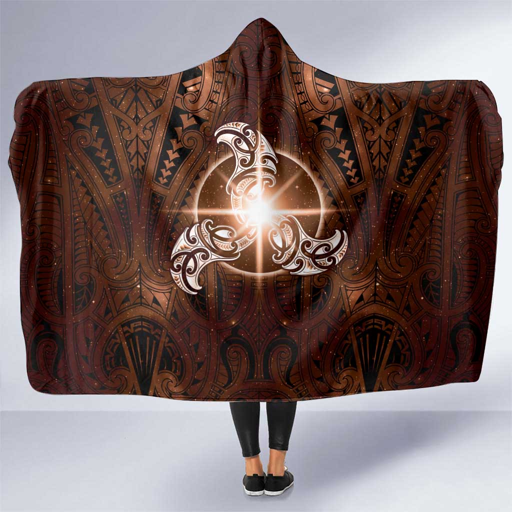 New Zealand Matariki Tupuanuku Hooded Blanket Maori Moko Brown Galaxy LT05 One Size Brown - Polynesian Pride
