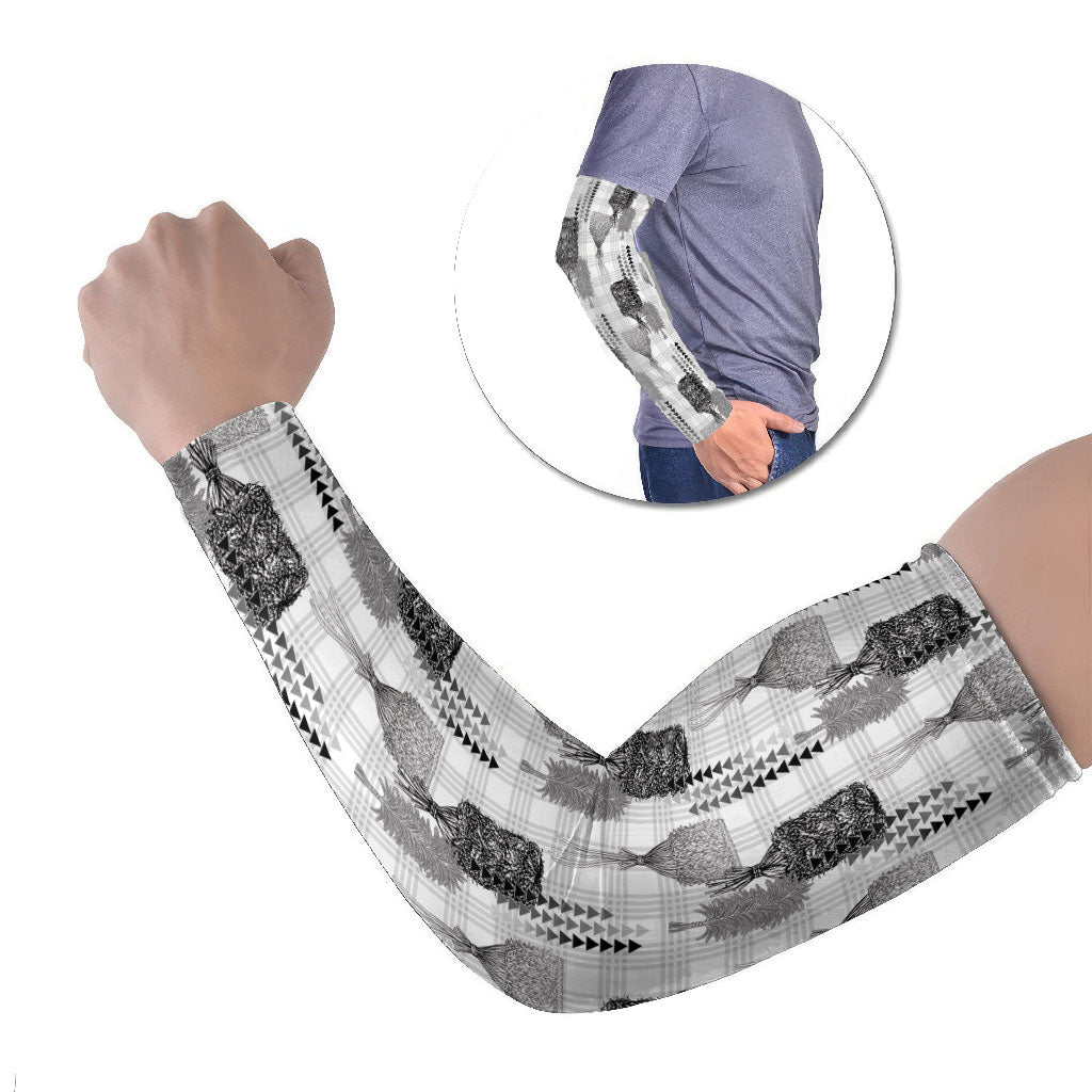 Aloha Hawaii Vintage Kahili Pa'a Lima Arm Sleeves Palaka Print Hinahina LT7 Set of 2 Gray - Polynesian Pride