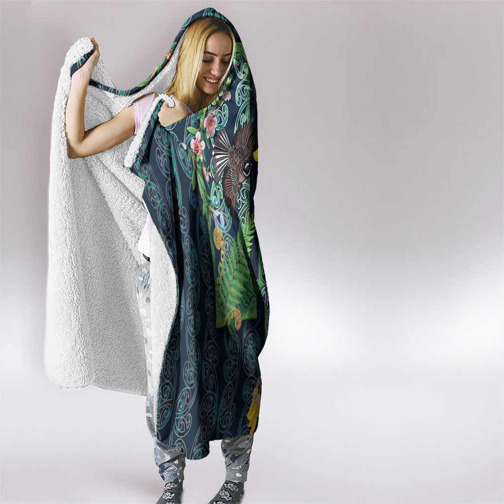 Aotearoa Maori Mangopare Christmas Hooded Blanket Pikawakawa and Tui LT7 - Polynesian Pride