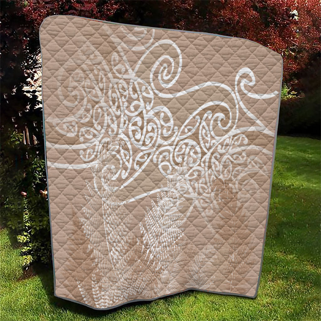 Aotearoa Maori Koru Curves Quilt Silver Ferns - Mocha LT7 - Polynesian Pride
