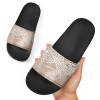 Aotearoa Maori Koru Curves Slide Sandals Silver Ferns - Mocha LT7 - Polynesian Pride