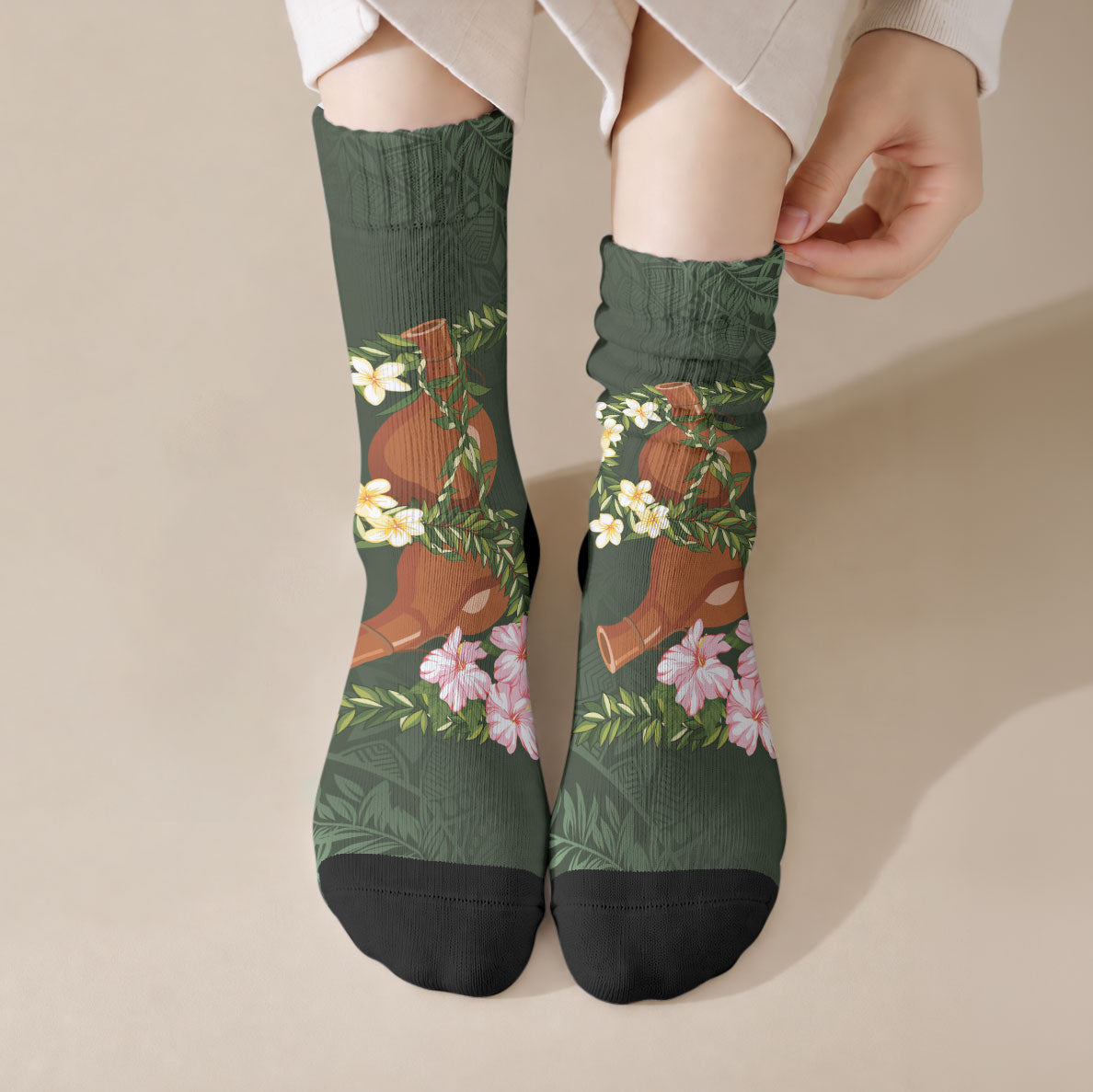 Aloha Hawaii Ipu Gourd Mix Maile Lei Crew Socks Sage Green LT7 Crew Socks Sage Green - Polynesian Pride