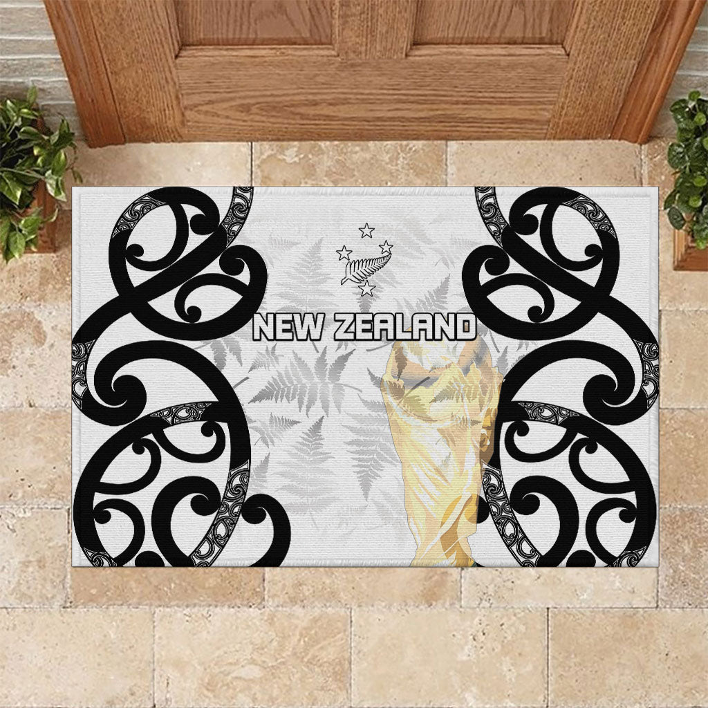 New Zealand WC2026 White Rubber Doormat Silver Fern LT7 White - Polynesian Pride